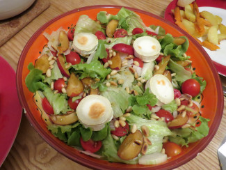 Salat mit Ziegenkäse und Pflaumen - ein Rezept aus dem Kochbuch
