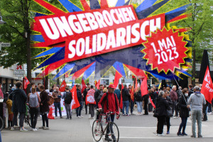 Maidemo mit Logo 2023 ungebrochen solidarisch