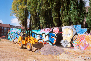 Bagger vor Graffiti