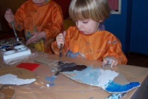 Kinder beim Malen