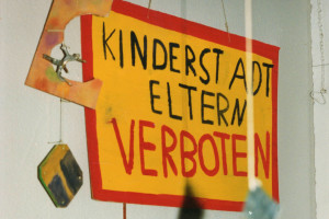 Schild "Kinderstadt"