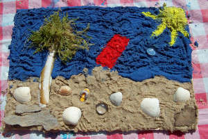 Wohlfühllandschaft mit Sand, Acrylfarbe, Muscheln und Steinen