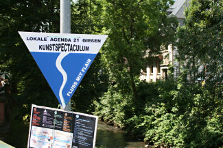 Fluss mit Flair Schild