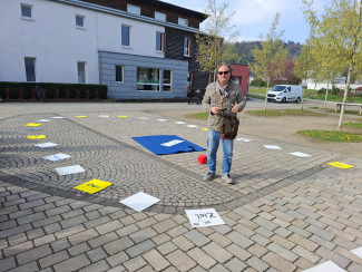 April 2026: Spielvorbereitung der Ralley mit der WALI Wetzlar im Nachbarschaftszentrum Westend