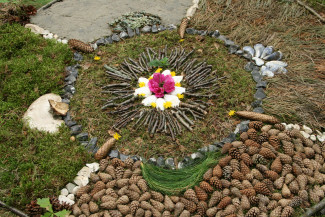 Wald-Mandala, mit Kindern und Erwachsenen erstellt