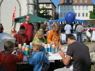 "Stein des Anstoß" bemalen - Aktion beim DGB Fest 2011