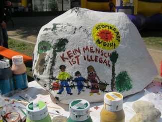 "Stein des Anstoß" bemalen - Aktion beim DGB Fest 2011