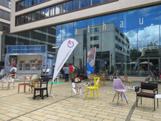 Aktionstag mit "ich - morgen - arbeitsplatz" vor dem Rathaus Gießen