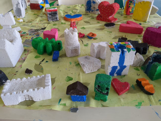Porenbeton-Werke von 6-12 jährigen Kindern beim Justus-Ferienprojekt