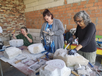 Bearbeitung der Steine in den Hardtgärten