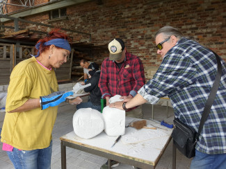 Bearbeitung der Steine in den Hardtgärten