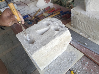 Ein Kopf aus Ytong entsteht