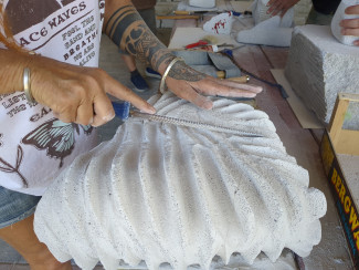 Arbeit an der Skulptur "Triops"