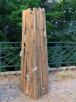 Turm mit Echsen, Holz, Modelliermasse, Lasuren