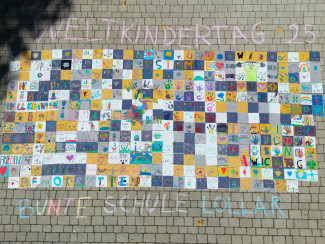 Das fertige Mosaik aus ca. 400 Fliesen