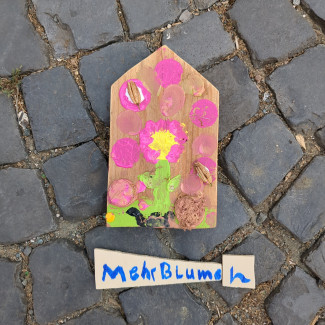 Gestaltetes Haus: Mehr Blumen