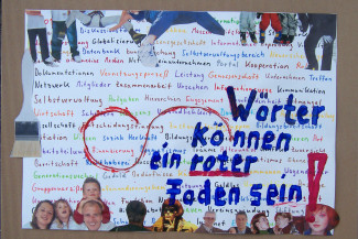 Collage "Wörter können ein roter Faden sein"