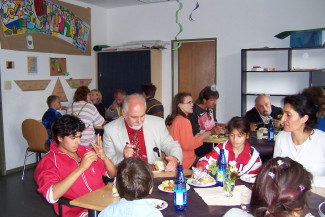 Gemeinsames Essen beim Fest der Gesundheit