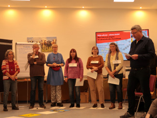 Richard Kunkel eröffnet die Präsentation am letzten Seminartag