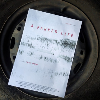 Filmplakat A Parked Life auf Autoreifen