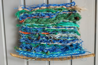 Wandteppich entsteht aus alten Fischerschnüren 