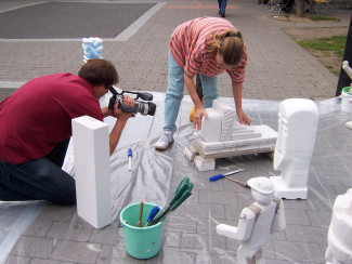 Beim Schauwerken auf dem Kirchenplatz