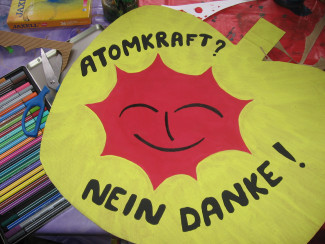 Beitrag im Kreativworkshop "Atomkraft nein danke" Schild