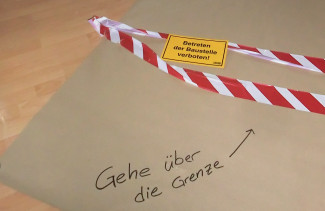 Ausschnitt aus Papierbahn bei Fortbildung "Grenzen"