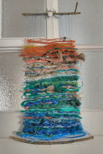 Wandteppich aus aufgesammelten Fischerschnüren